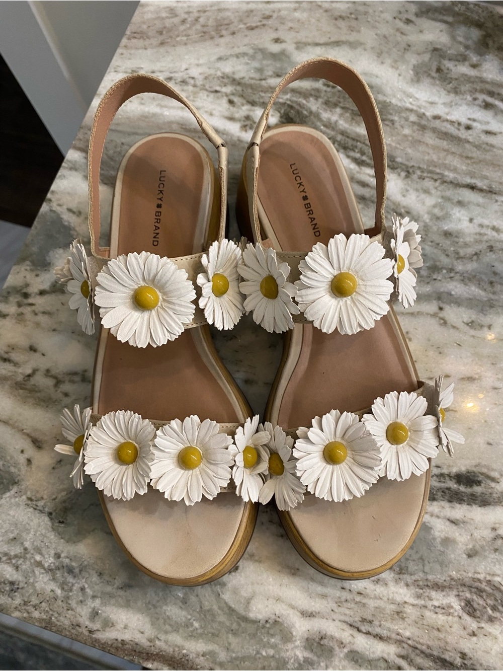 Lucky Brand Cream Daisy Appliqué Slingback Sandals with Yellow Centers